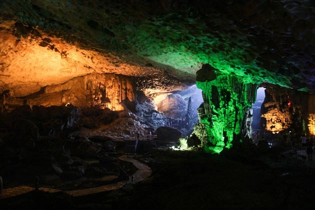 amazing cave halong