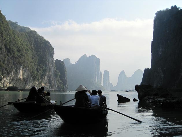 bamboo rowing boat hanoi