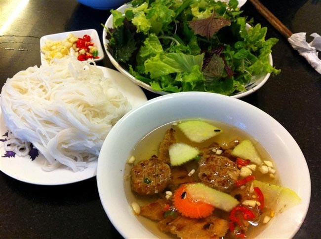 bun cha hanoi how to eat