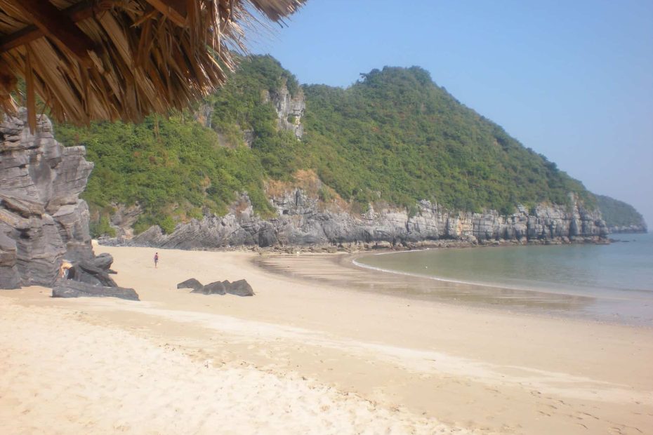 cat co beach cat ba island