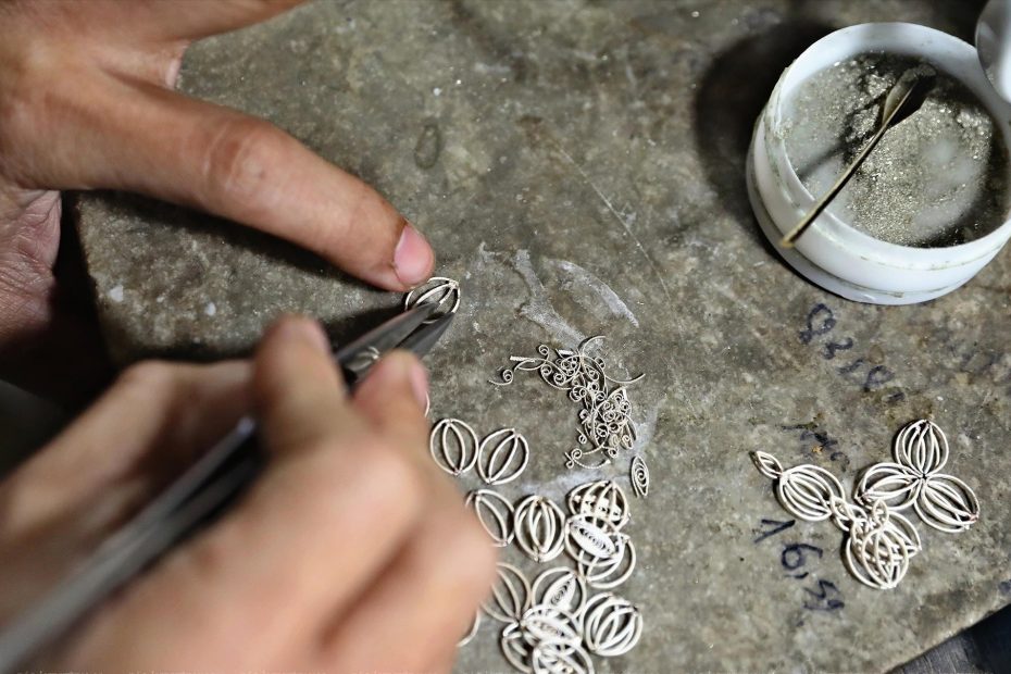 dinh cong silver craft village