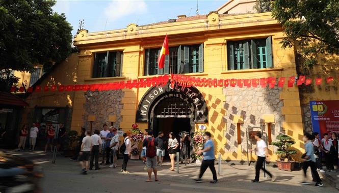 hanoi hilton hoa lo