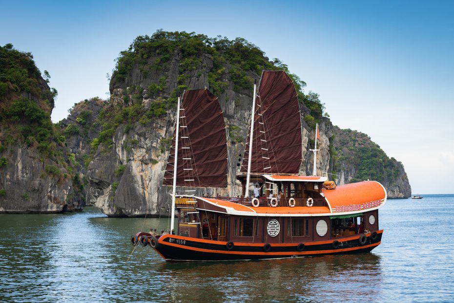 lan ha cruise private charter