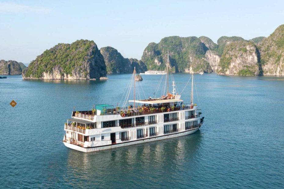 phoenix cruiser halong bay