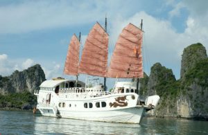 Red Dragon Cruise Bai Tu Long Bay