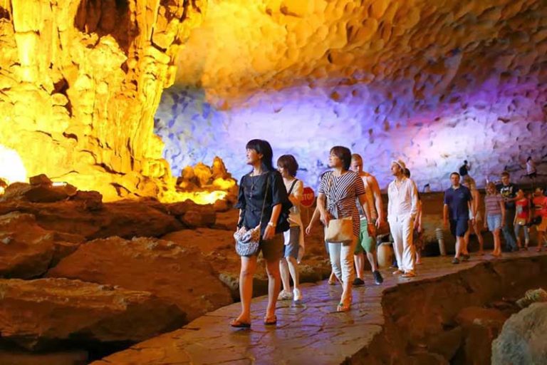 visit cave halong bay