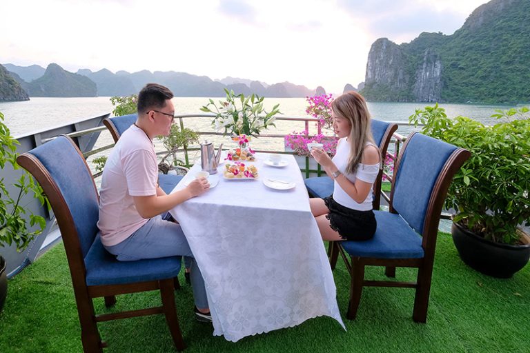 wonderbay luxury cruise halong day tour